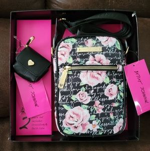 BetseyJohnson- Crossbody Gift Set